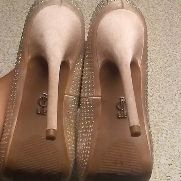 Heels - Picture 3 of 3